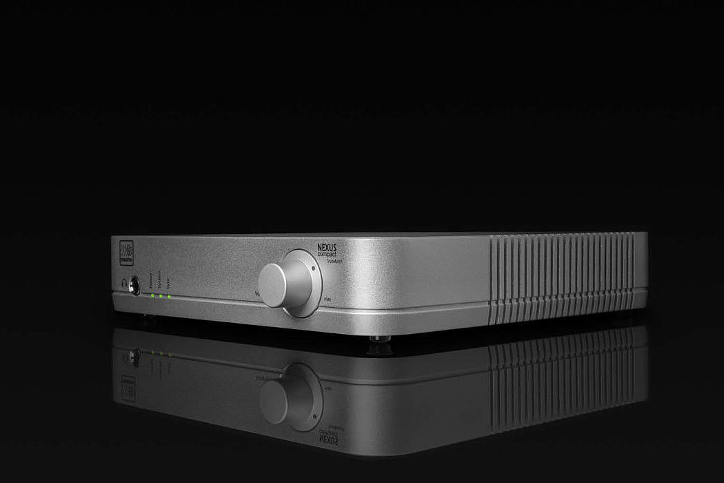 STAGETEC - NEXUS compact mit grünem AD/DA Schriftzug
